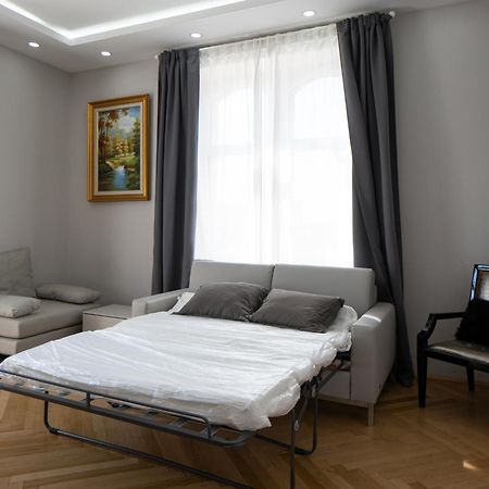 Charming 2-Room Apartment With Balcony, 15 Min To Center 비엔나 외부 사진