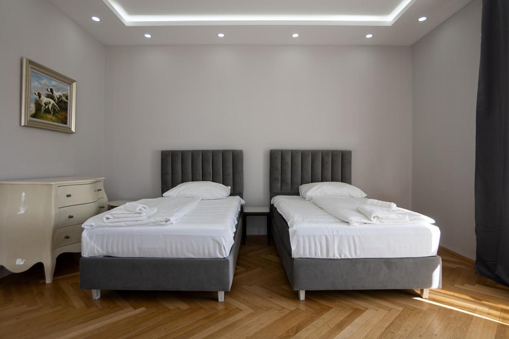 Charming 2-Room Apartment With Balcony, 15 Min To Center 비엔나 외부 사진