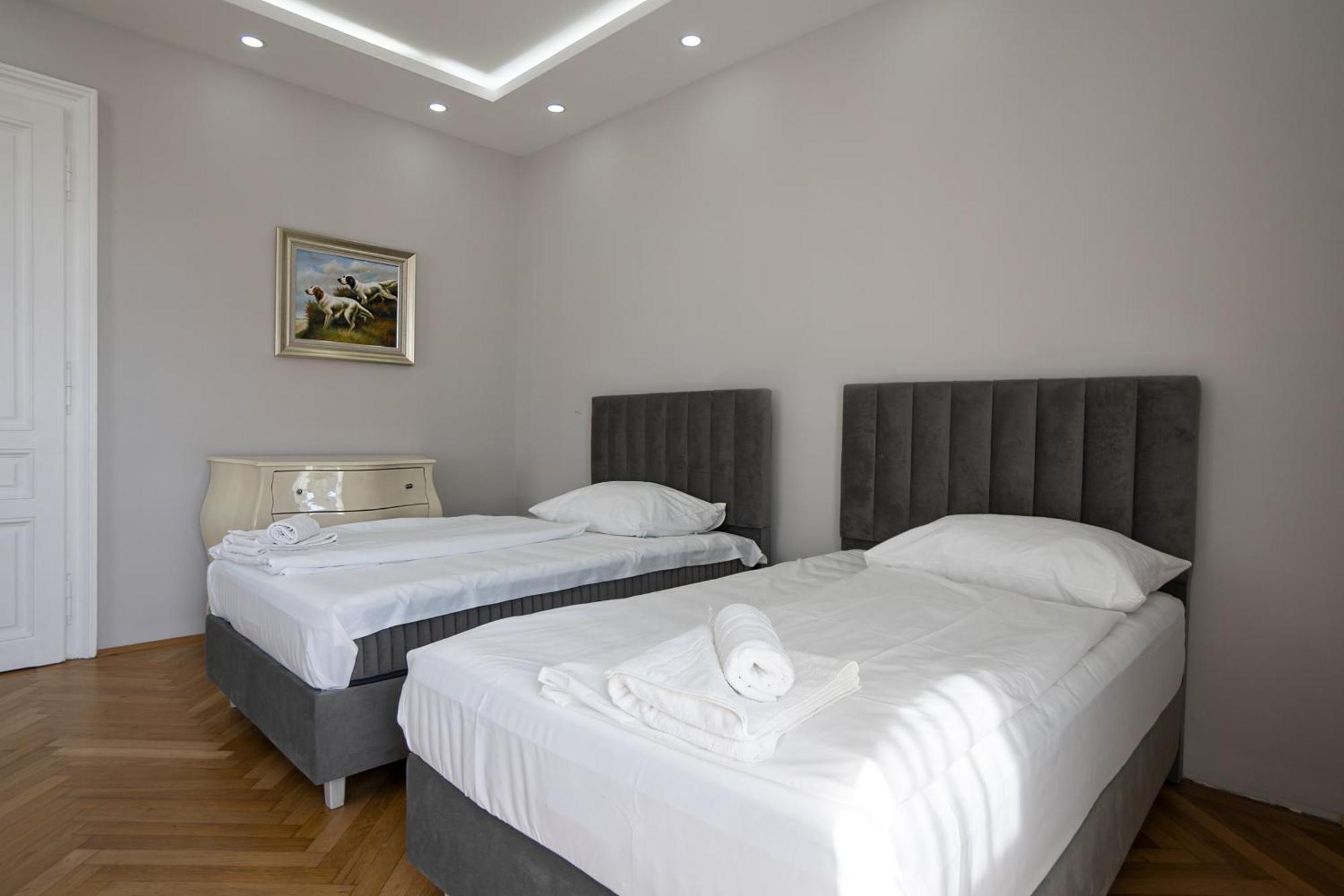 Charming 2-Room Apartment With Balcony, 15 Min To Center 비엔나 외부 사진