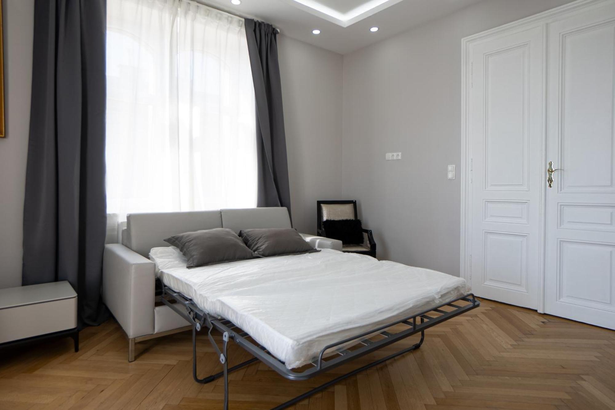 Charming 2-Room Apartment With Balcony, 15 Min To Center 비엔나 외부 사진