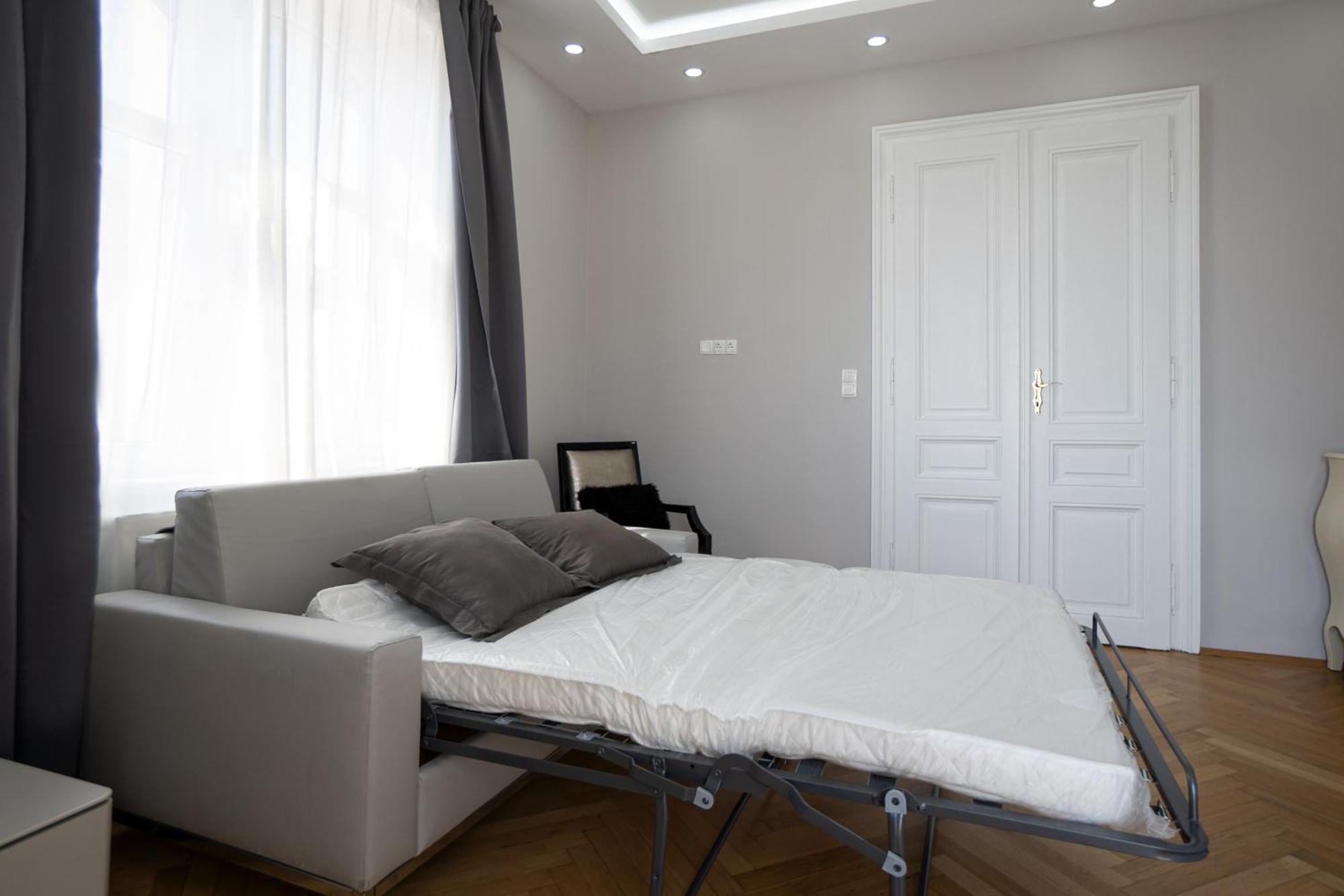 Charming 2-Room Apartment With Balcony, 15 Min To Center 비엔나 외부 사진