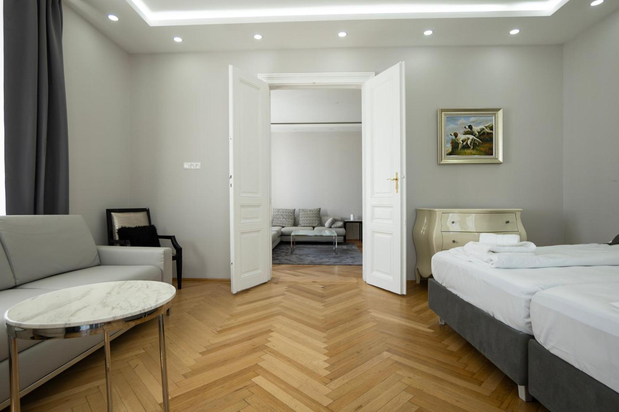 Charming 2-Room Apartment With Balcony, 15 Min To Center 비엔나 외부 사진
