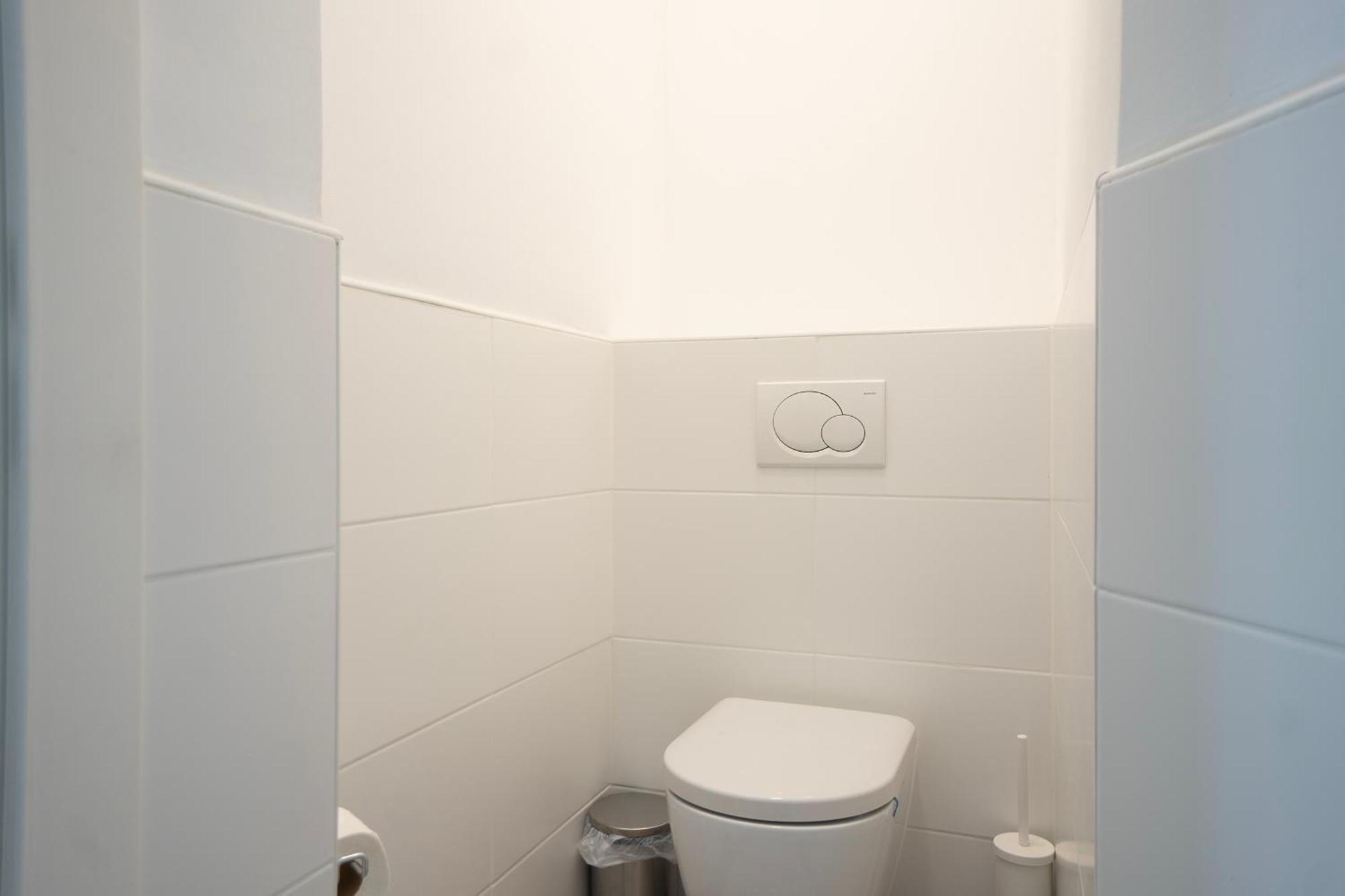 Charming 2-Room Apartment With Balcony, 15 Min To Center 비엔나 외부 사진