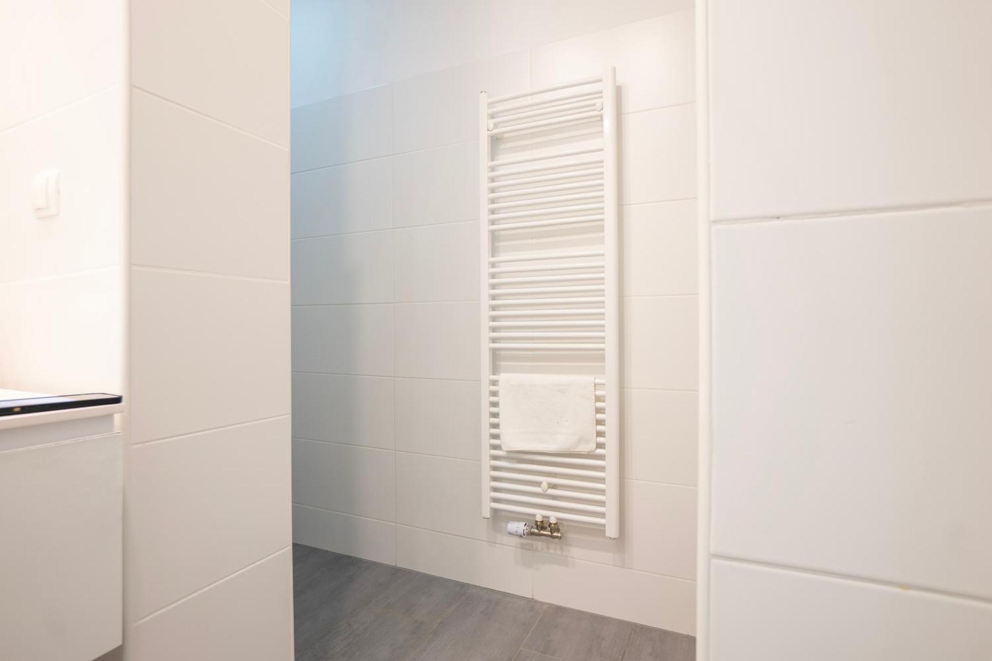 Charming 2-Room Apartment With Balcony, 15 Min To Center 비엔나 외부 사진