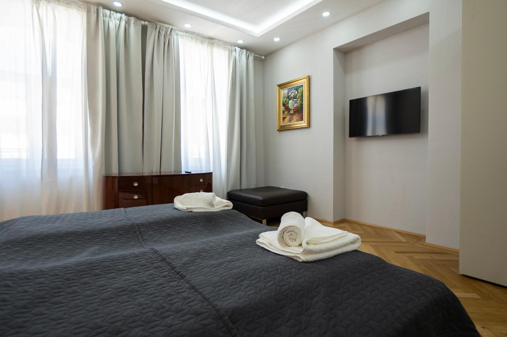 Charming 2-Room Apartment With Balcony, 15 Min To Center 비엔나 외부 사진